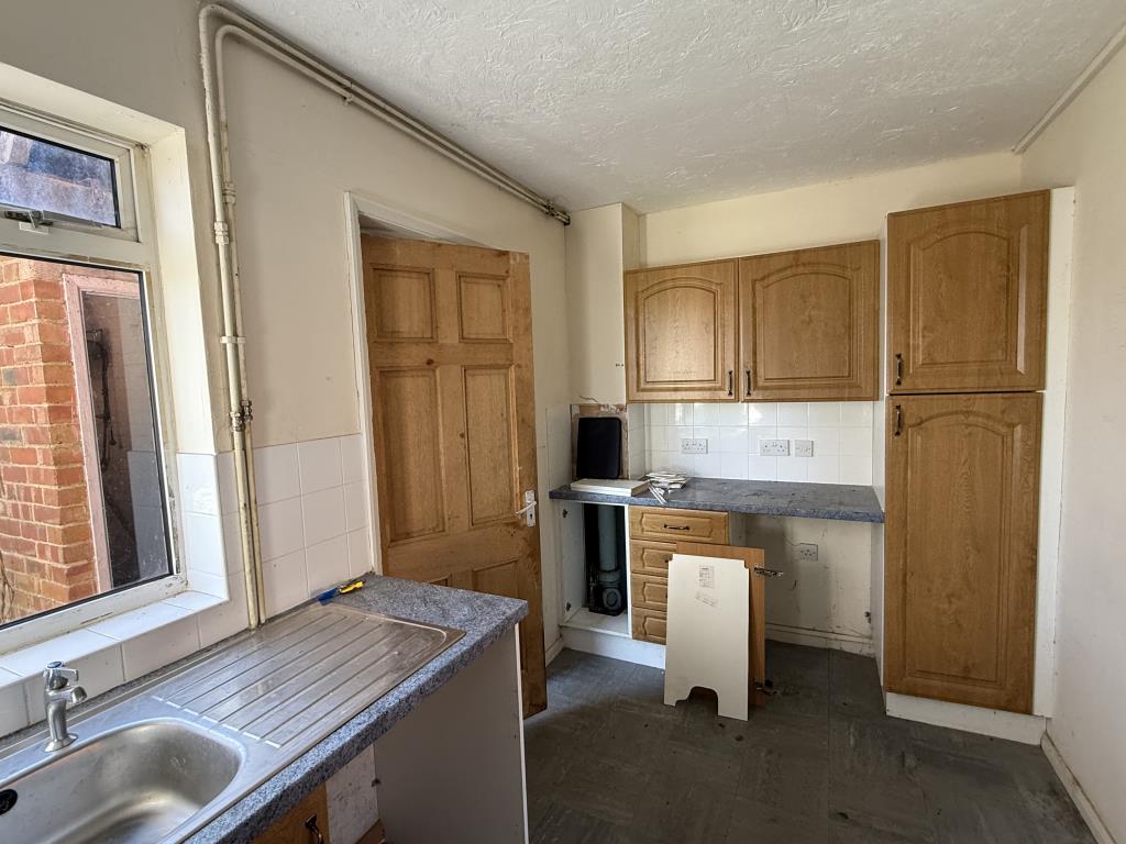 Lot: 84 - HOUSE IN NEED OF IMPROVEMENT - Kitchen of Semi-Detached House for Modernisation